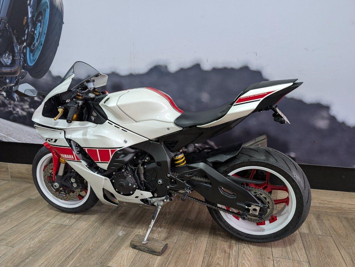2026 YAMAHA YZF-R1 SPORTS