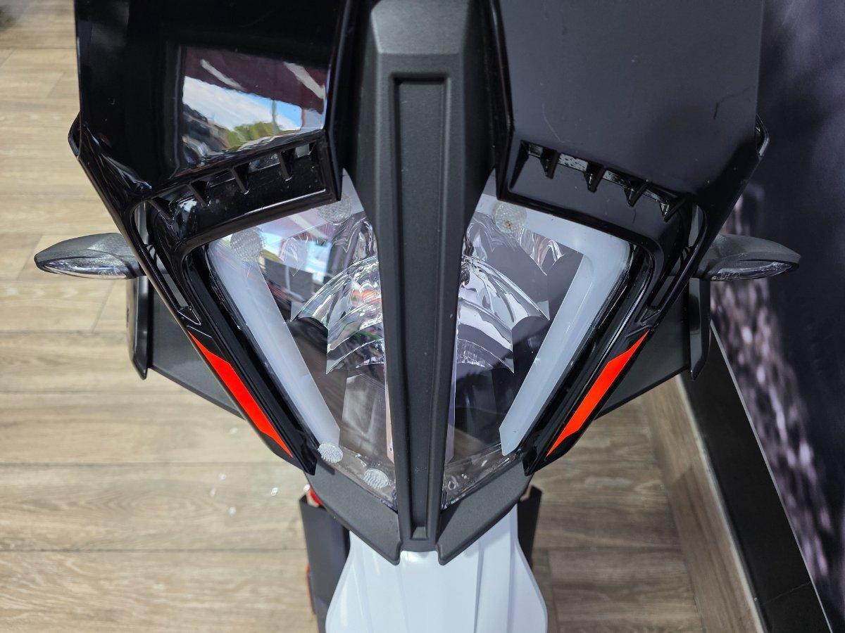 2023 KTM 890 SM-T SPORTS