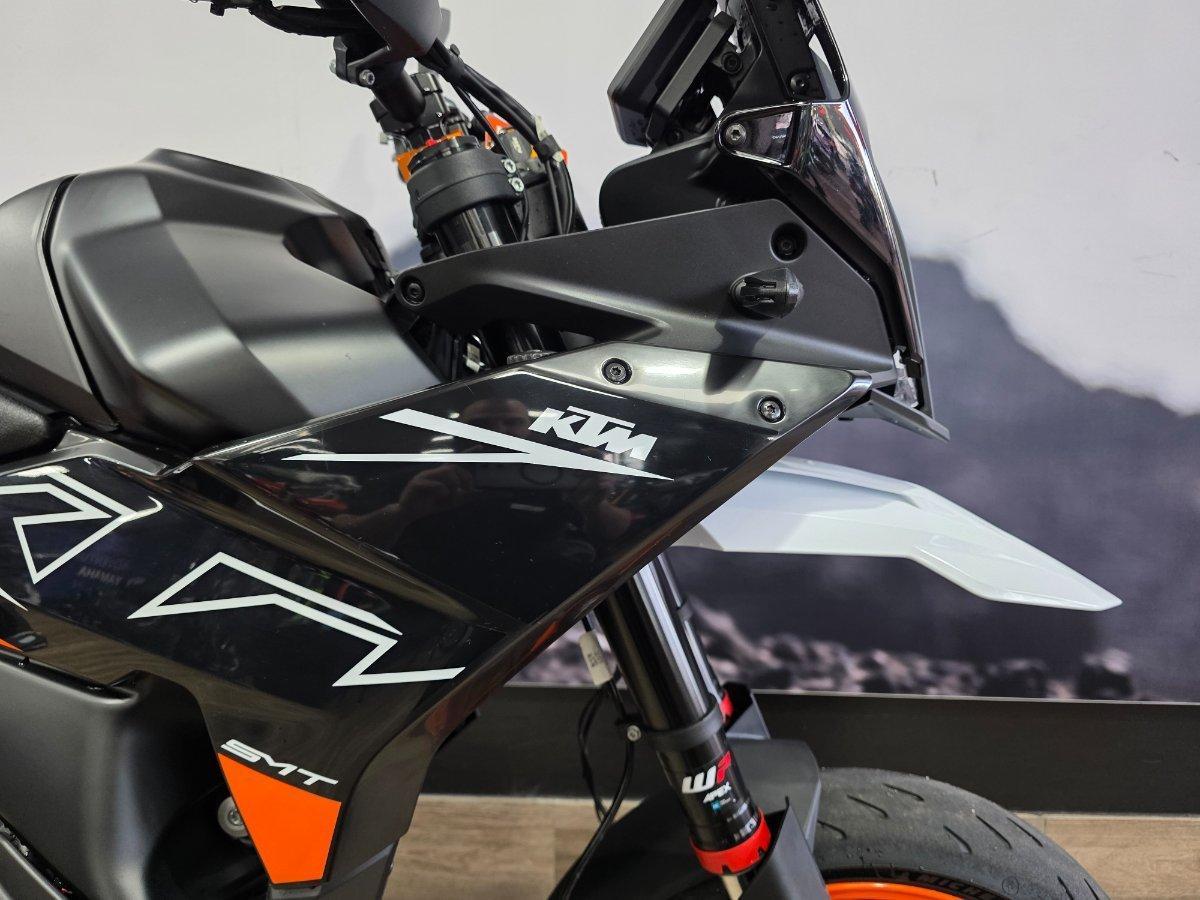 2023 KTM 890 SM-T SPORTS