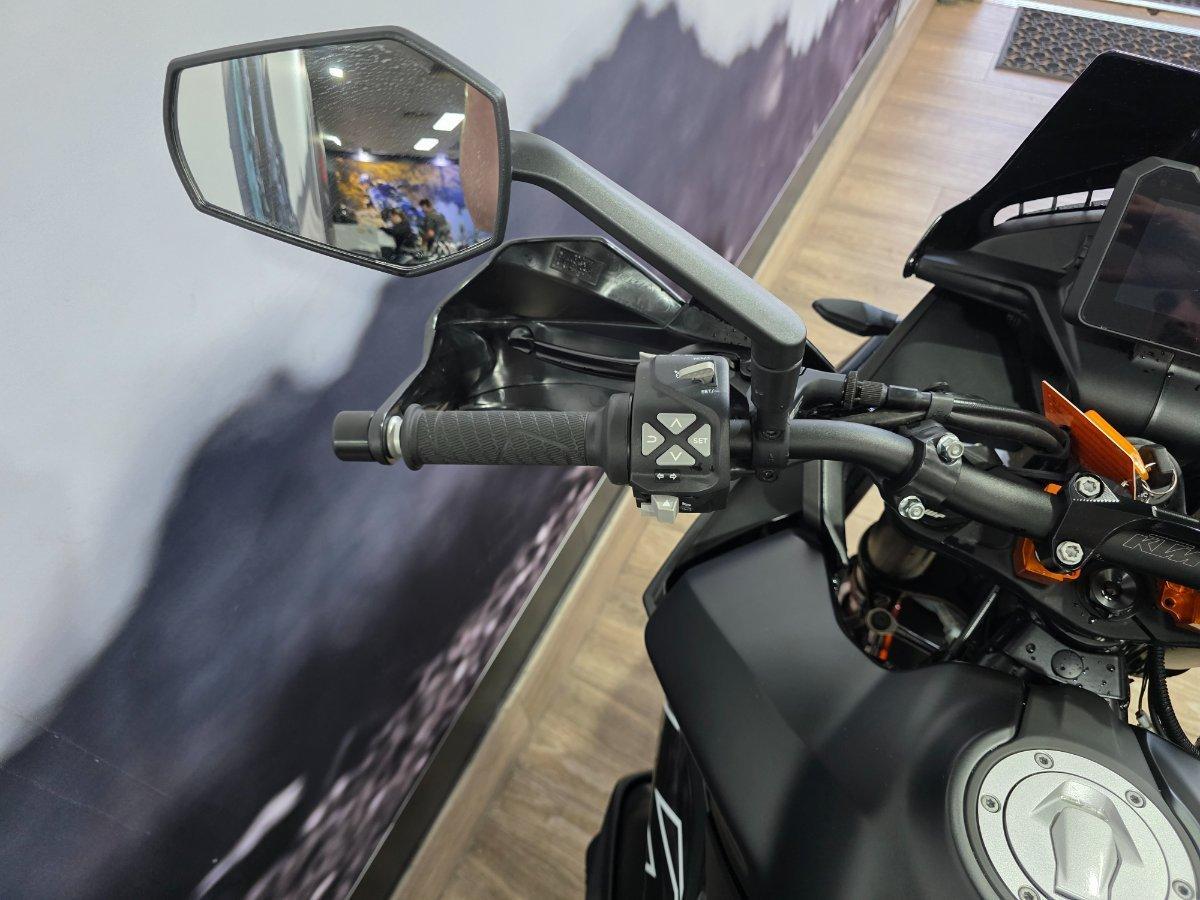 2023 KTM 890 SM-T SPORTS