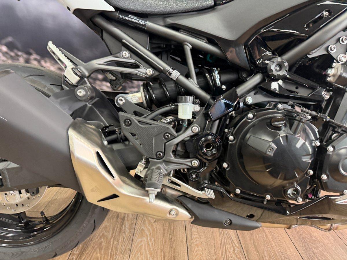 2026 KAWASAKI Z900 (ZR900) SPORTS