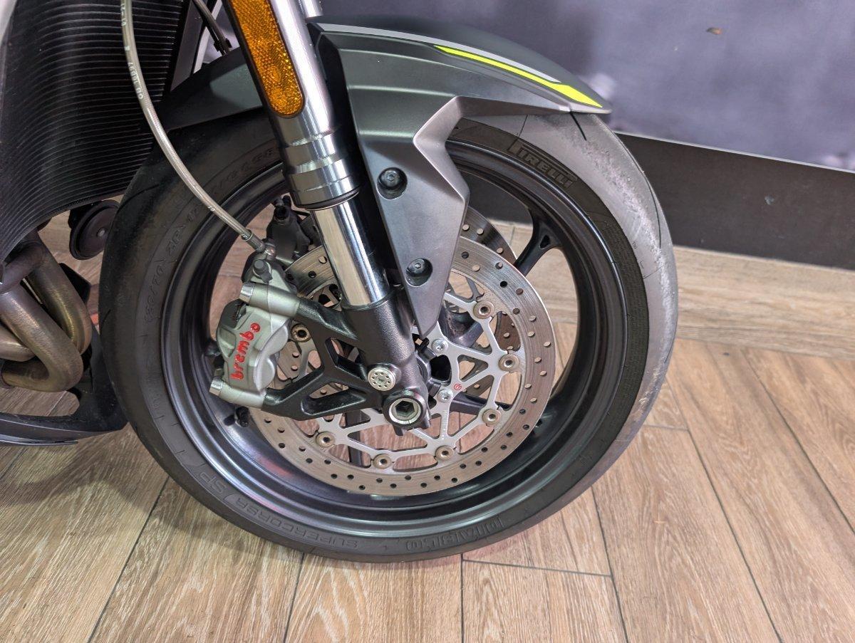 2022 TRIUMPH STREET TRIPLE RS ROAD