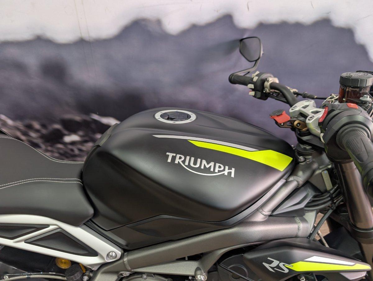 2022 TRIUMPH STREET TRIPLE RS ROAD
