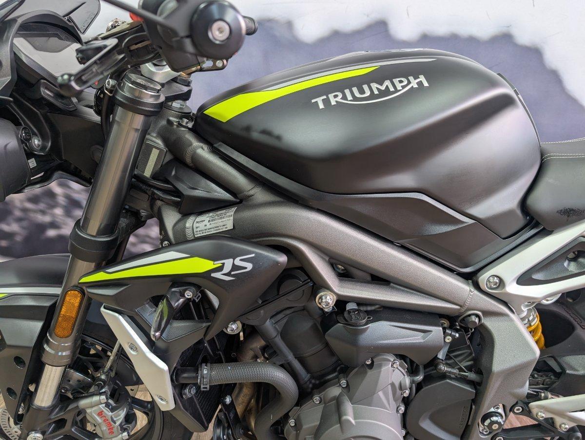 2022 TRIUMPH STREET TRIPLE RS ROAD