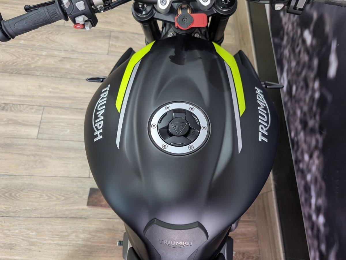 2022 TRIUMPH STREET TRIPLE RS ROAD