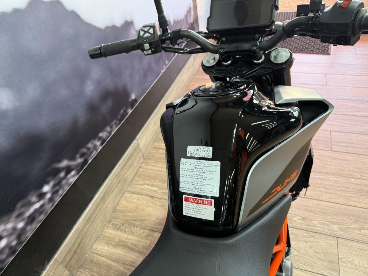 2021 KTM 390 DUKE ROAD
