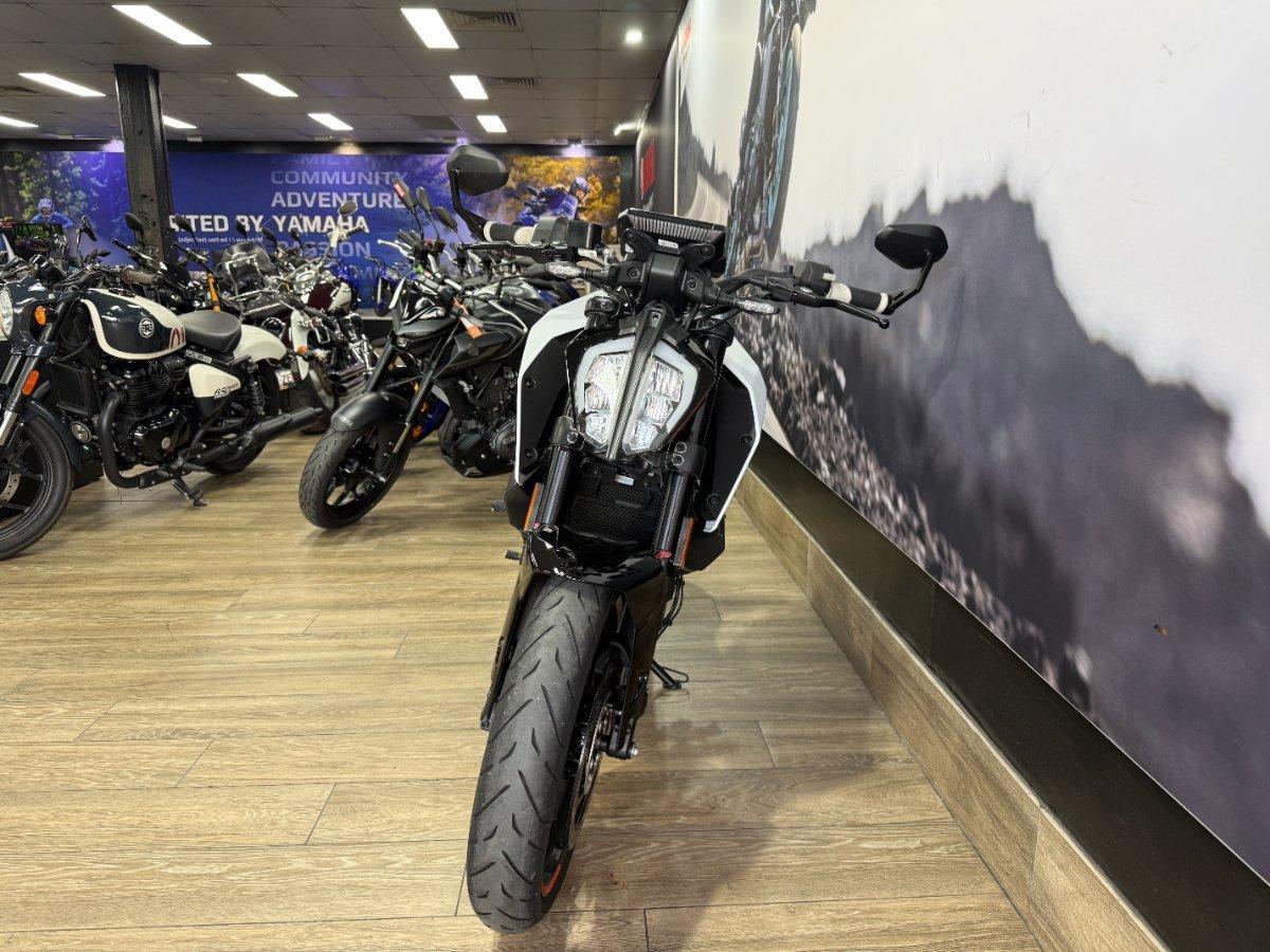 2022 KTM 390 DUKE ROAD