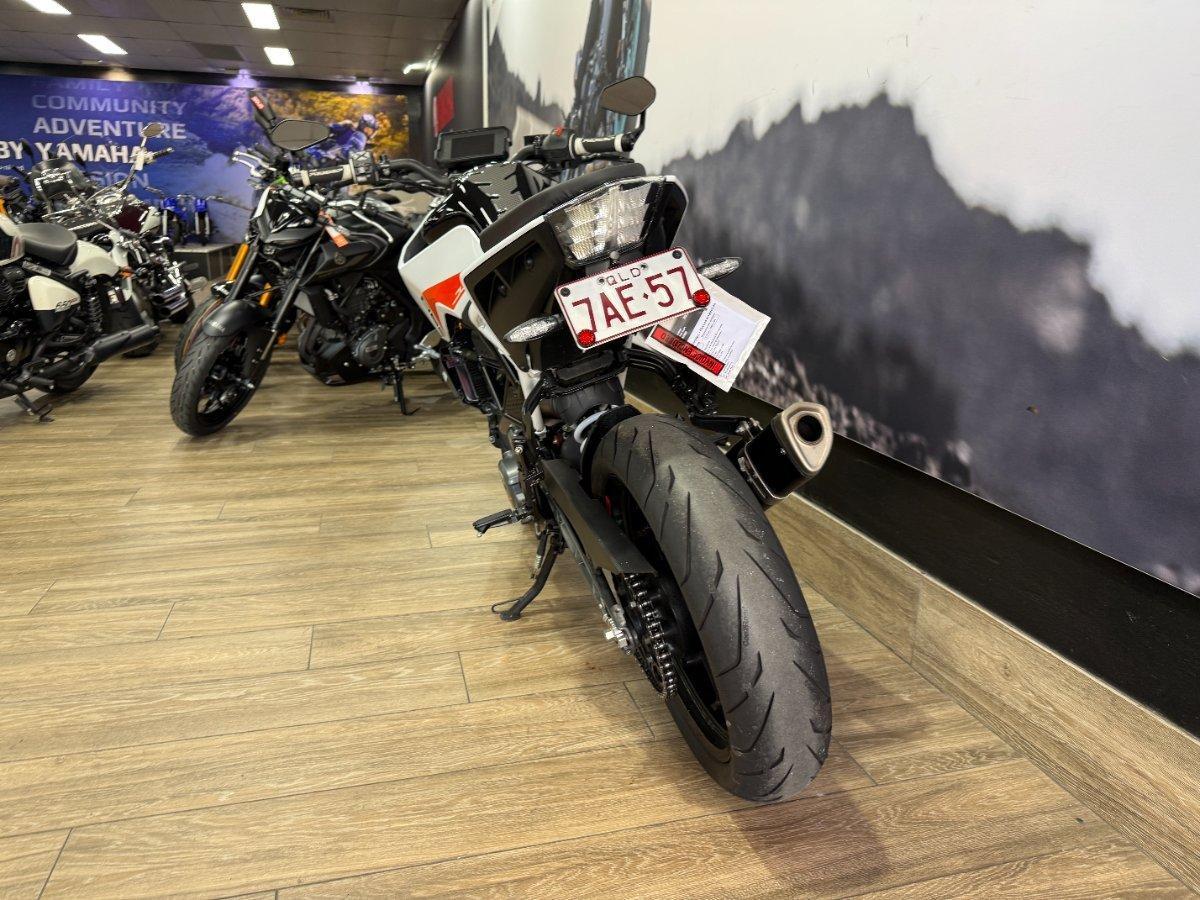 2022 KTM 390 DUKE ROAD