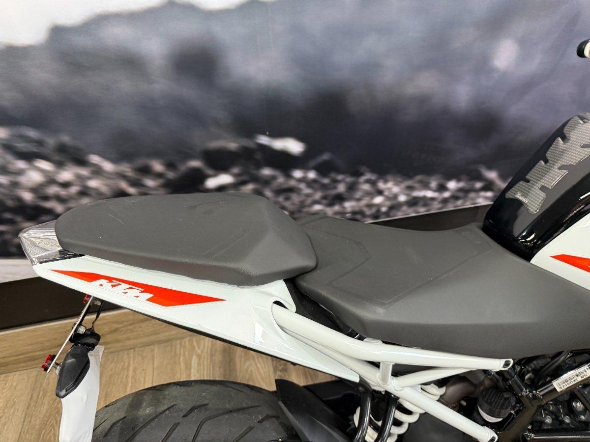2022 KTM 390 DUKE ROAD