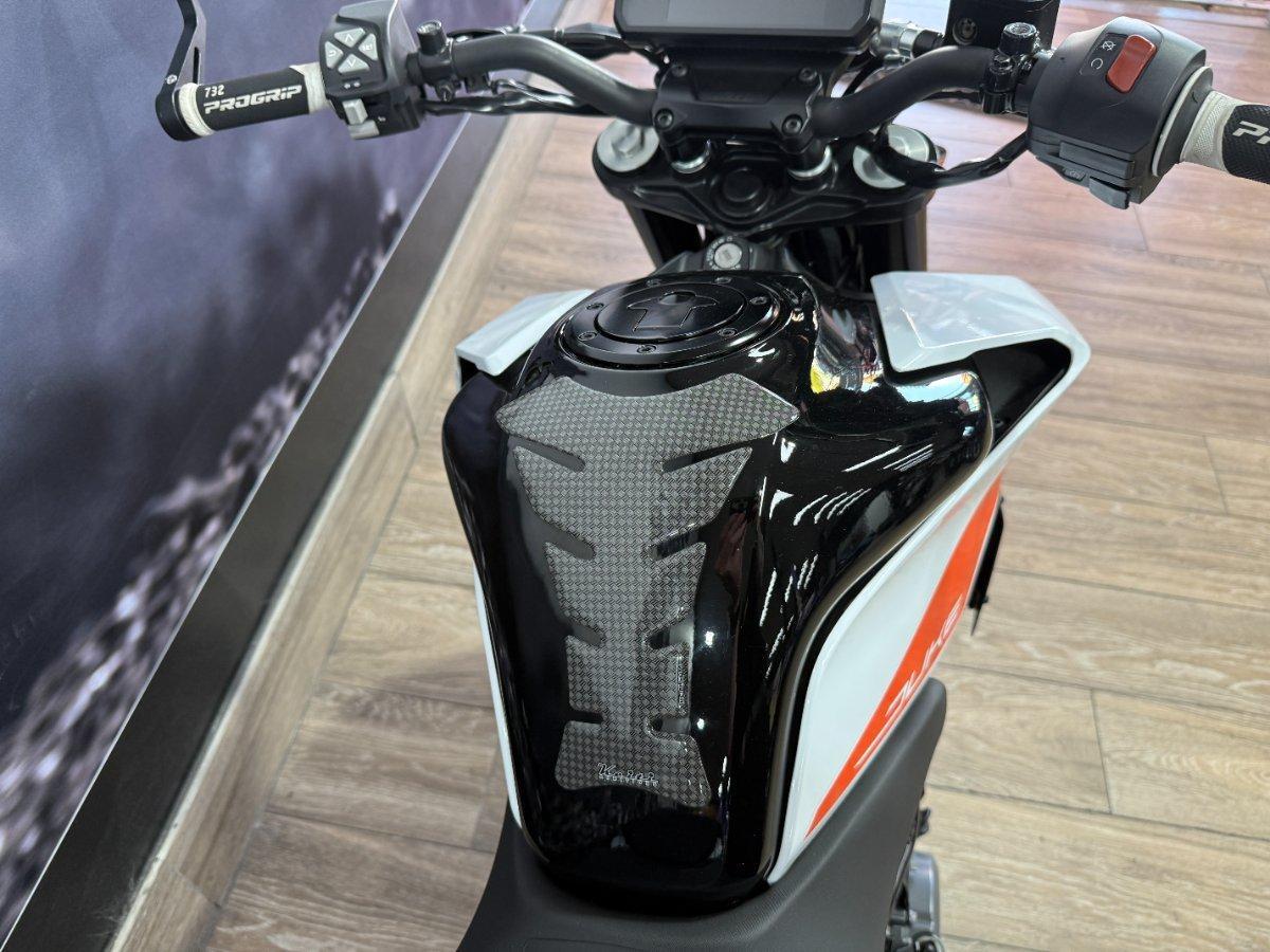 2022 KTM 390 DUKE ROAD