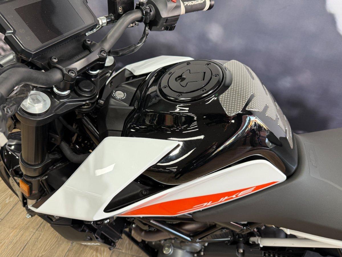 2022 KTM 390 DUKE ROAD