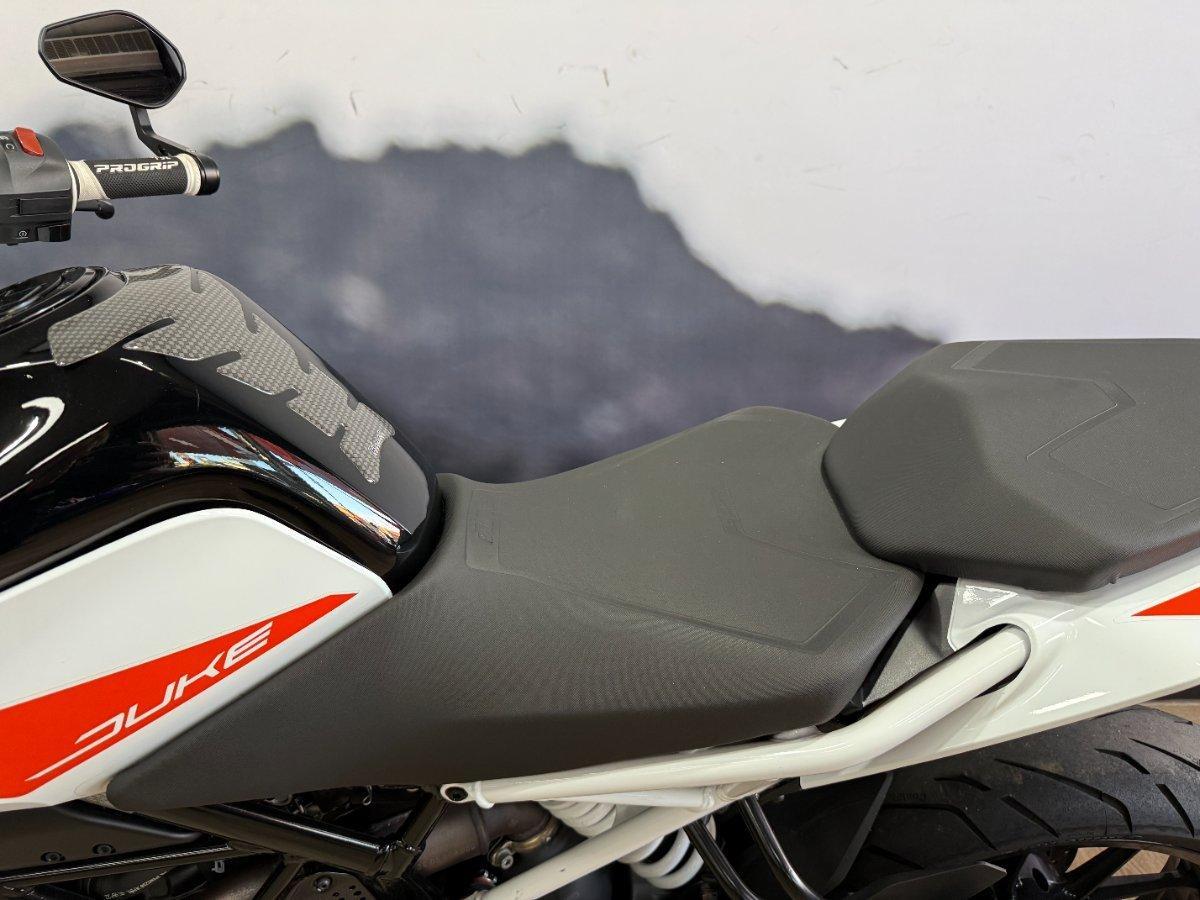 2022 KTM 390 DUKE ROAD