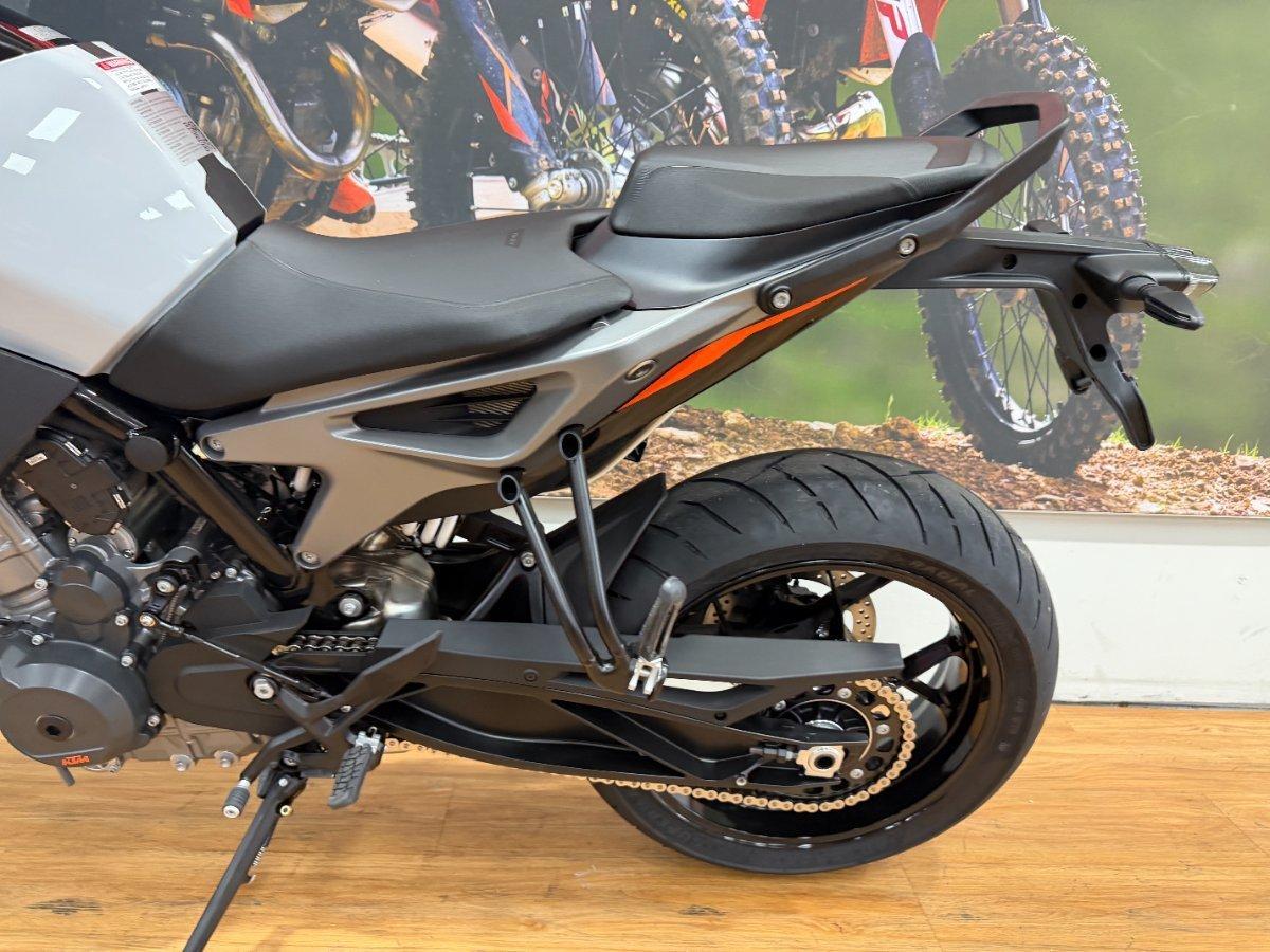 2024 KTM 790 DUKE ROAD