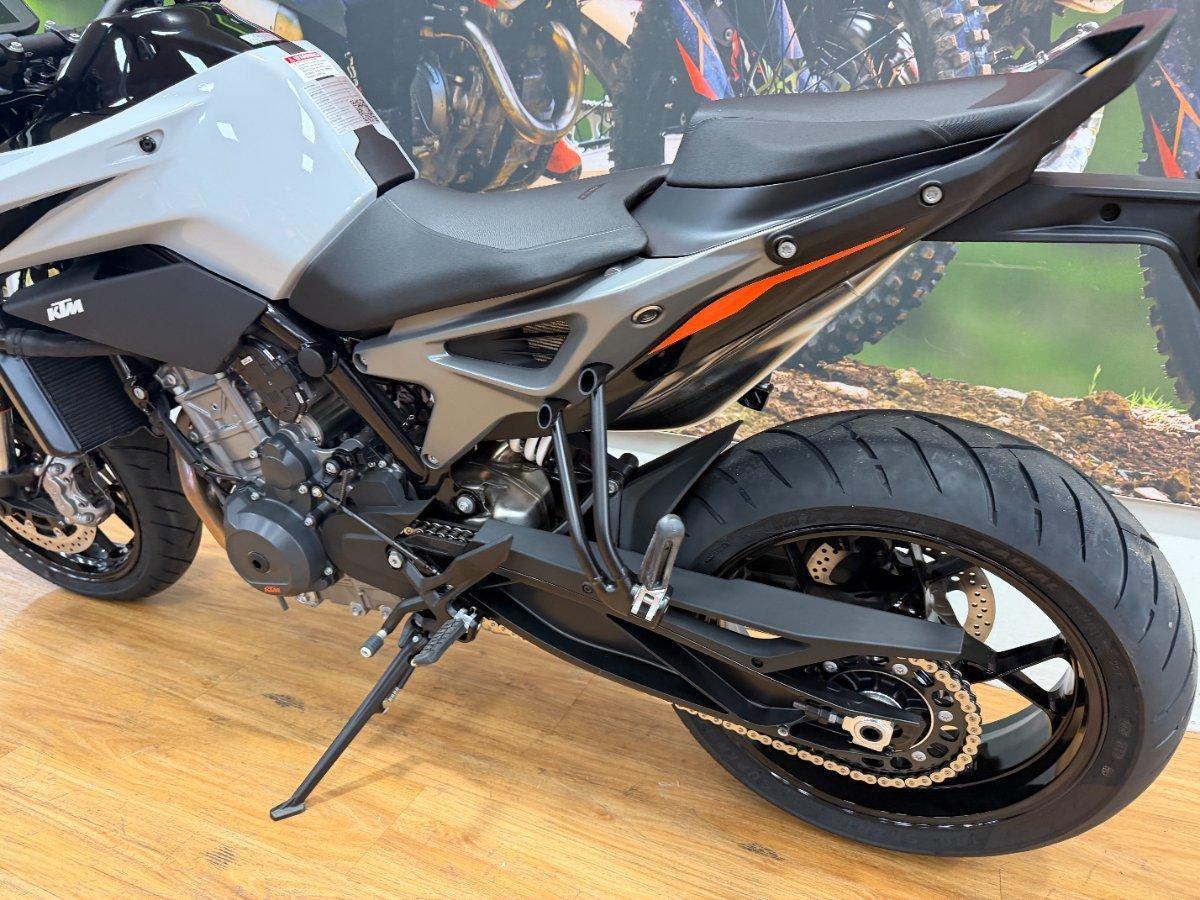 2024 KTM 790 DUKE ROAD