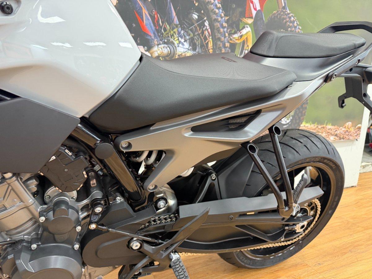 2024 KTM 790 DUKE ROAD