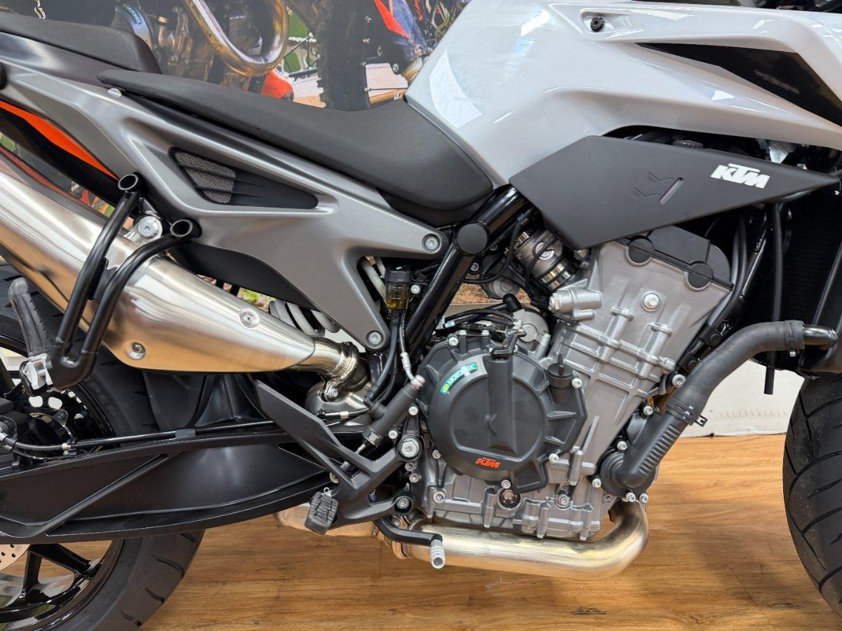 2024 KTM 790 DUKE ROAD