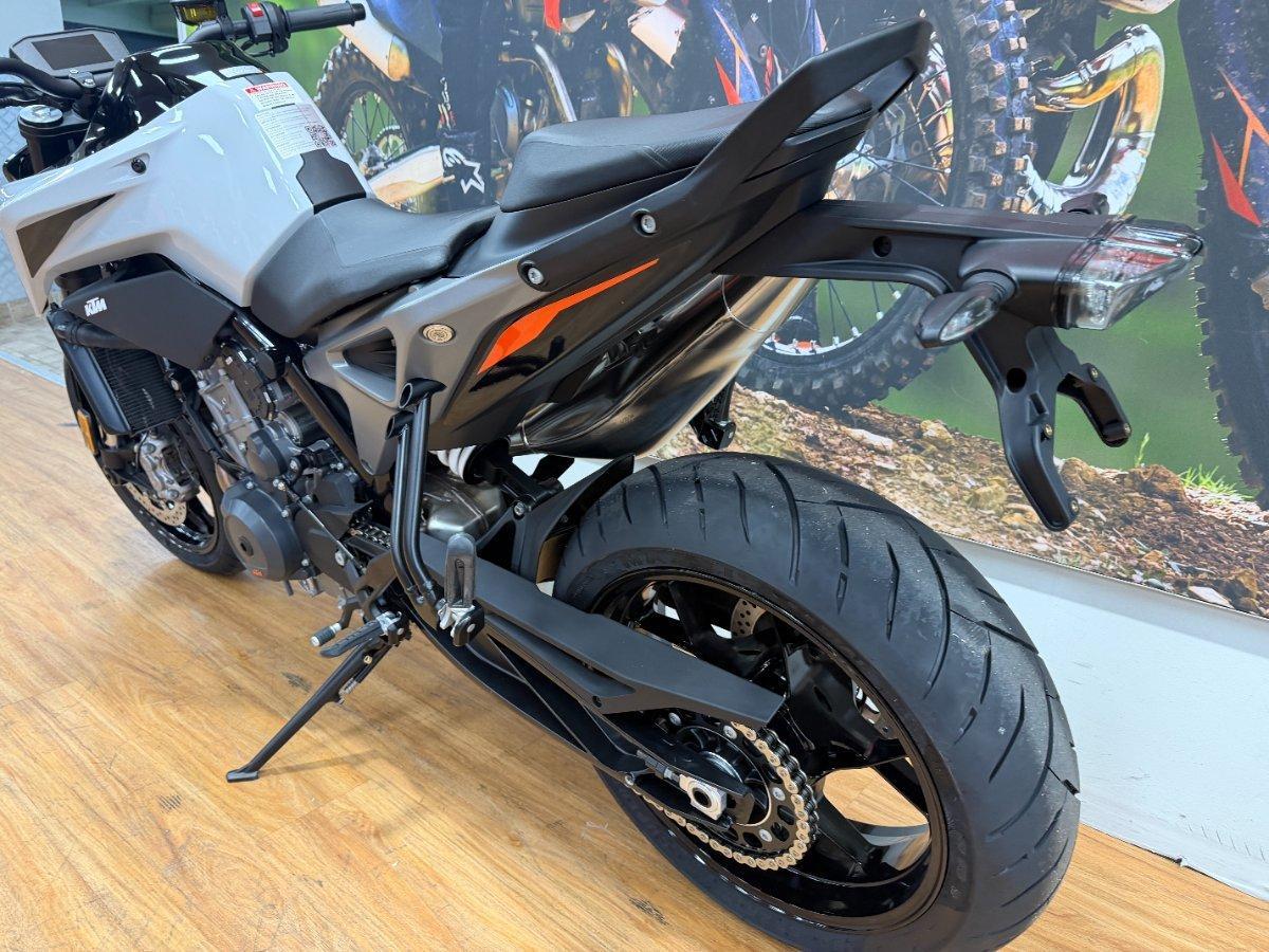 2024 KTM 790 DUKE ROAD