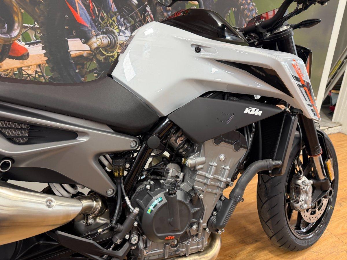 2024 KTM 790 DUKE ROAD