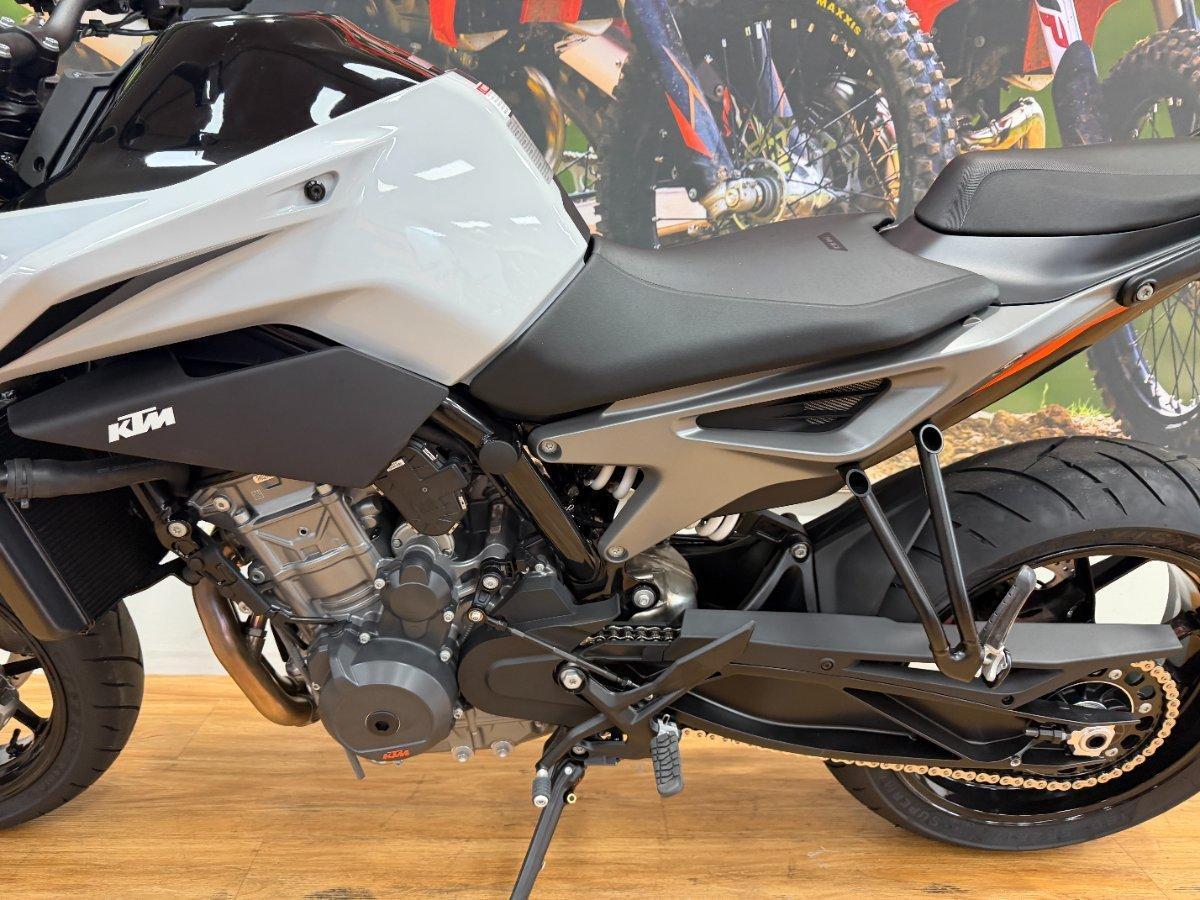 2024 KTM 790 DUKE ROAD