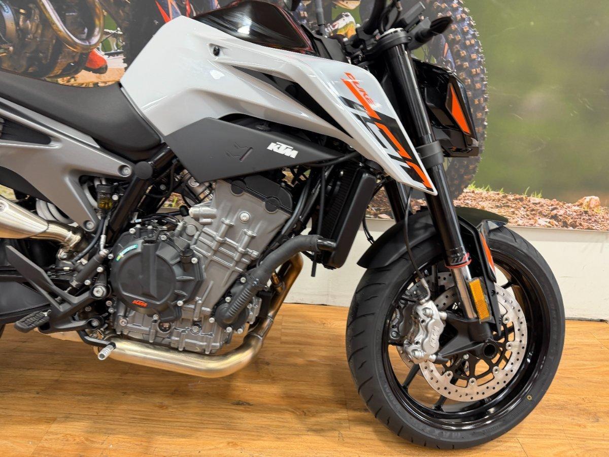 2024 KTM 790 DUKE ROAD