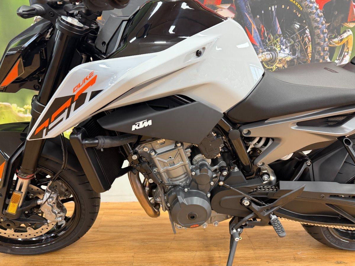 2024 KTM 790 DUKE ROAD