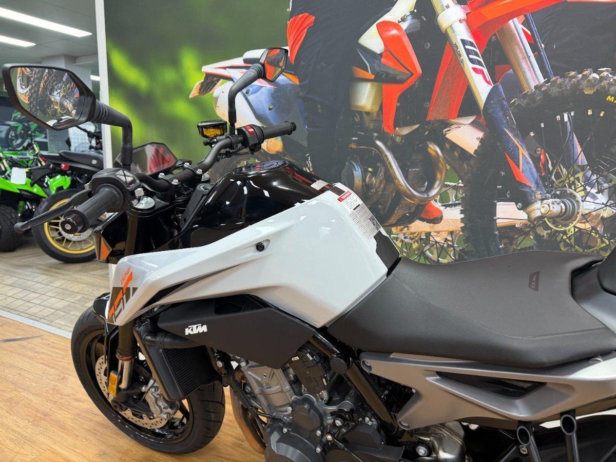 2024 KTM 790 DUKE ROAD