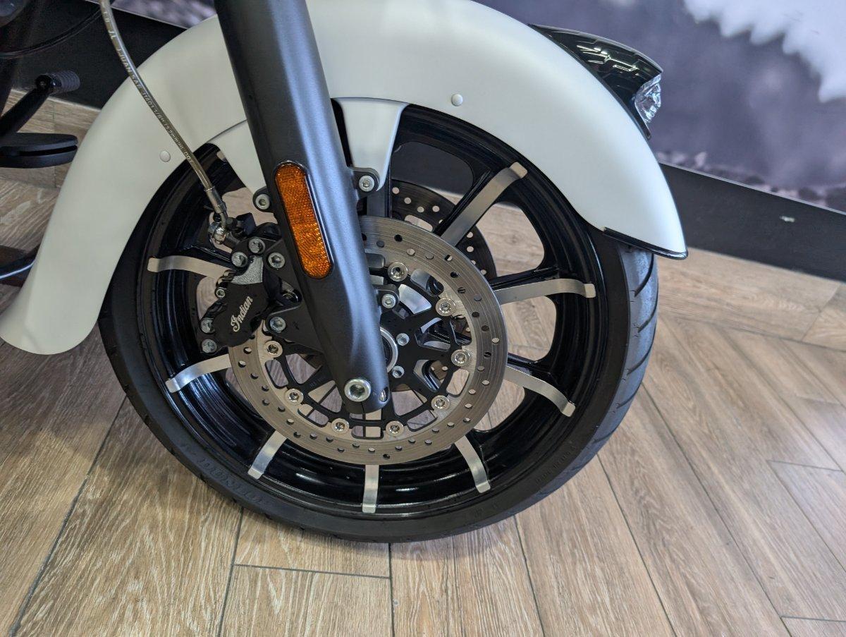 2019 INDIAN SPRINGFIELD DARK HORSE WHITE CRUISER