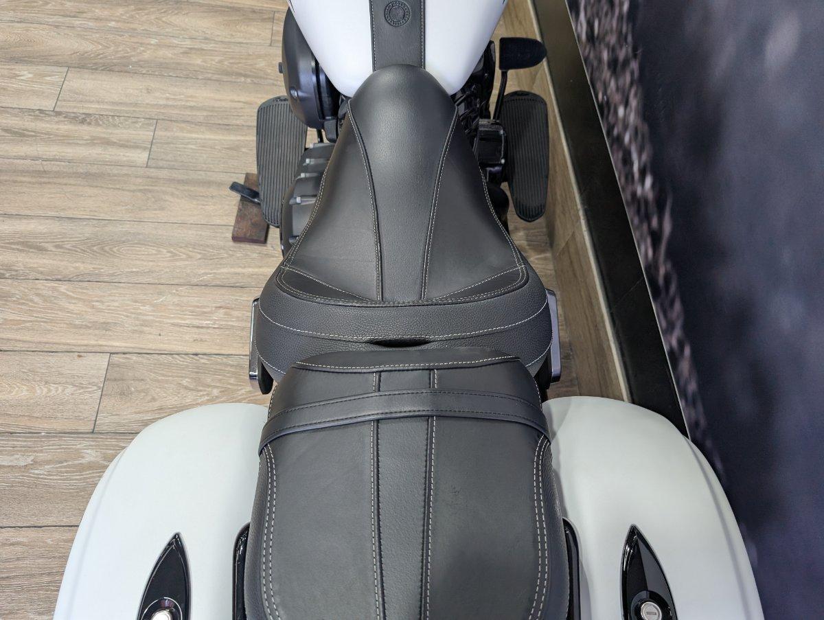 2019 INDIAN SPRINGFIELD DARK HORSE WHITE CRUISER