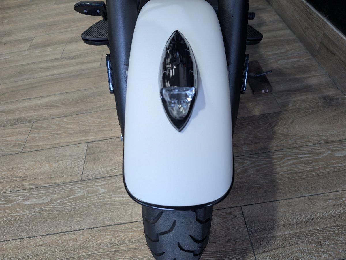 2019 INDIAN SPRINGFIELD DARK HORSE WHITE CRUISER