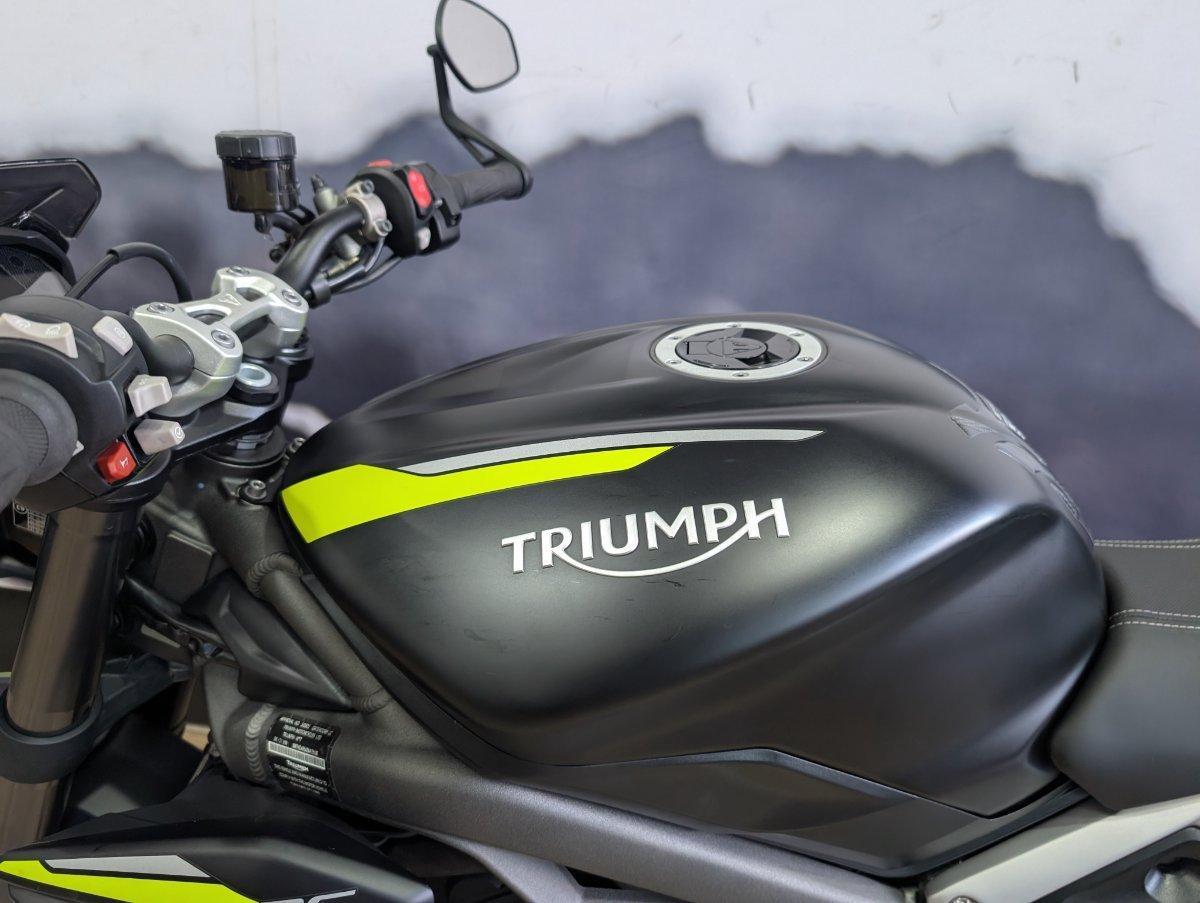 2022 TRIUMPH STREET TRIPLE RS ROAD