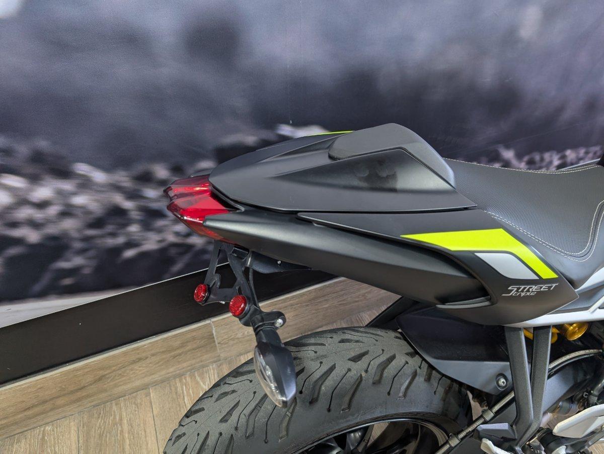 2022 TRIUMPH STREET TRIPLE RS ROAD