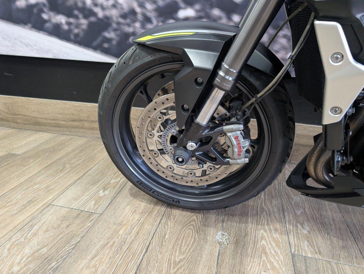 2022 TRIUMPH STREET TRIPLE RS ROAD