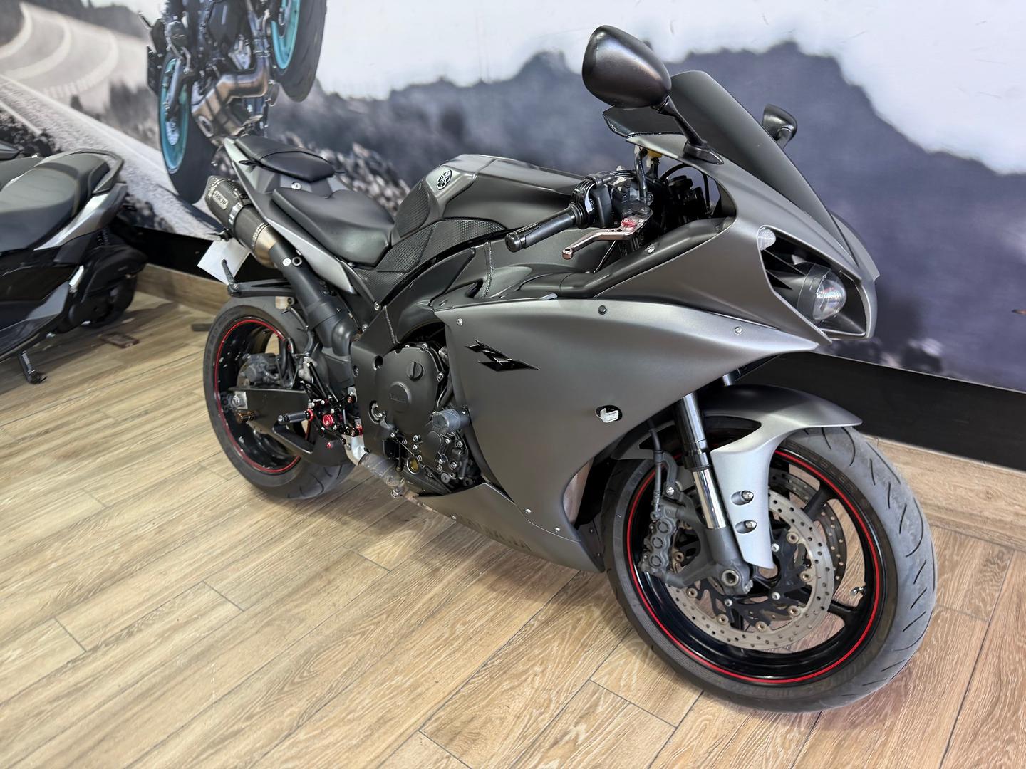 2012 YAMAHA YZF-R1 SPORTS