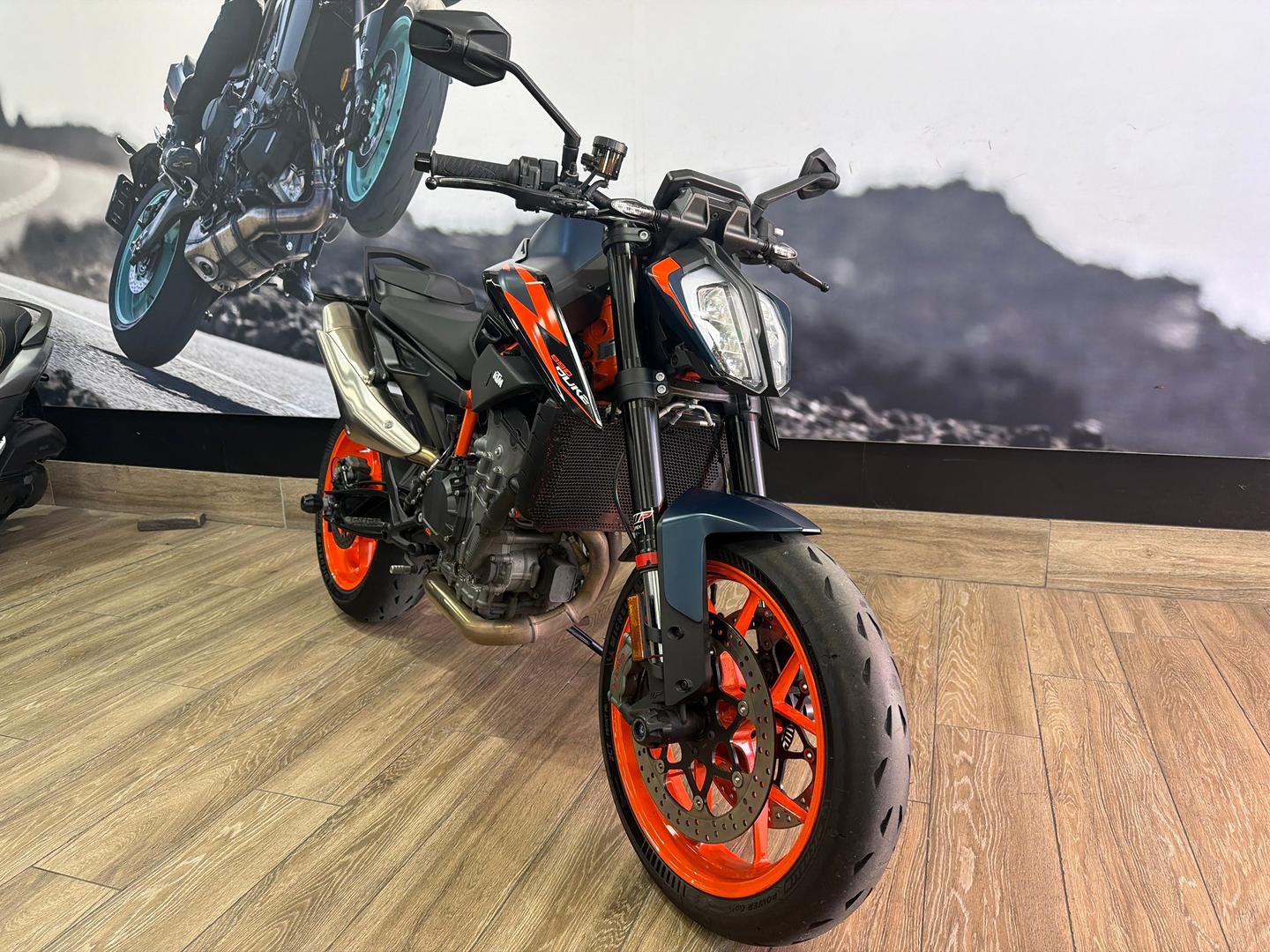 2023 KTM 890 DUKE R ROAD