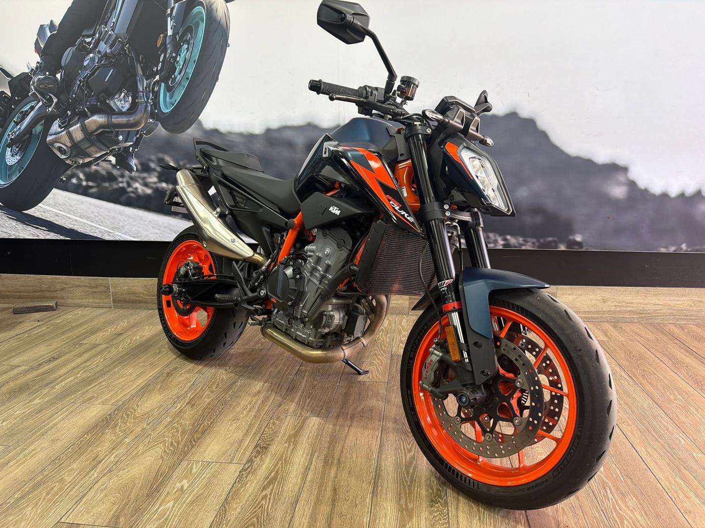 2023 KTM 890 DUKE R ROAD