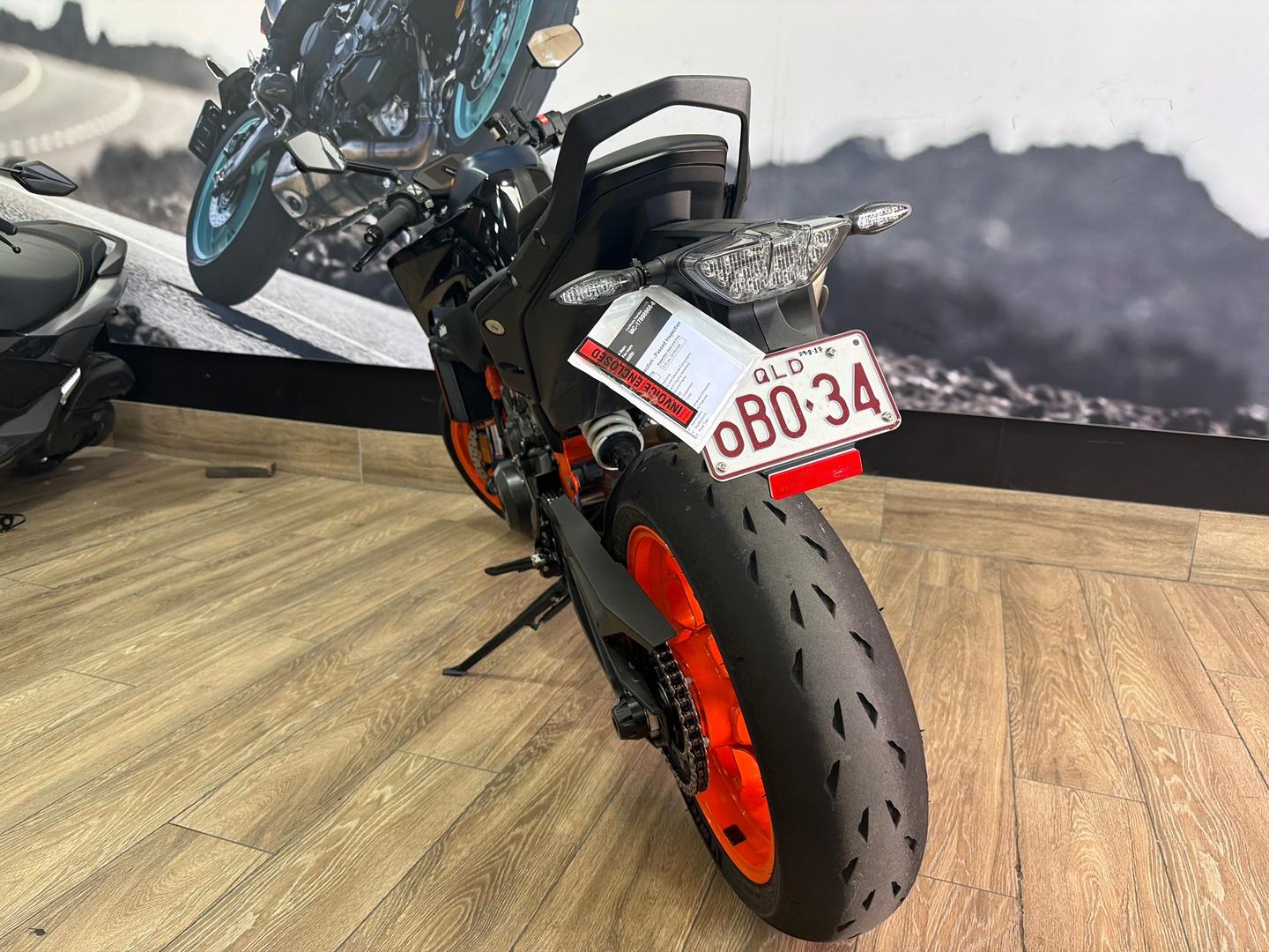 2023 KTM 890 DUKE R ROAD