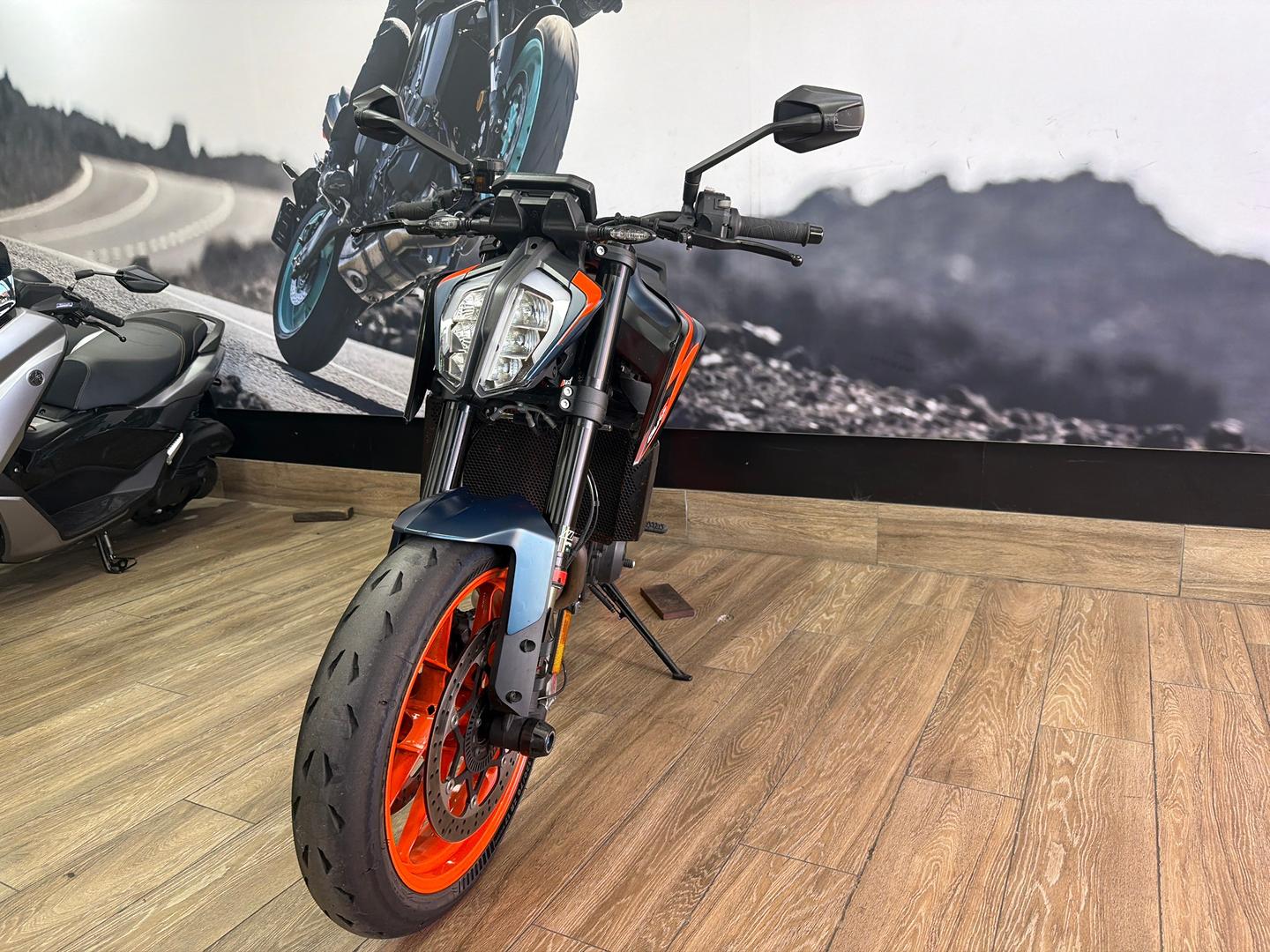 2023 KTM 890 DUKE R ROAD