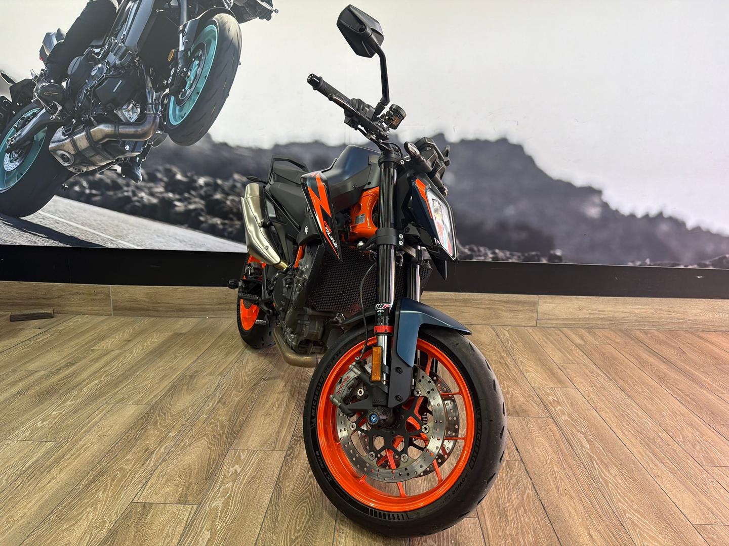 2023 KTM 890 DUKE R ROAD