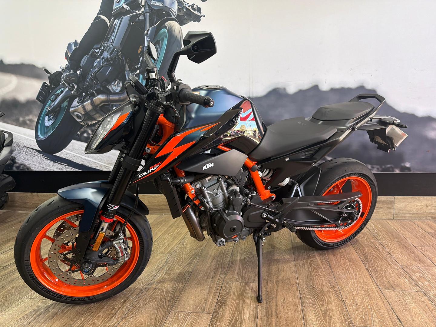 2023 KTM 890 DUKE R ROAD