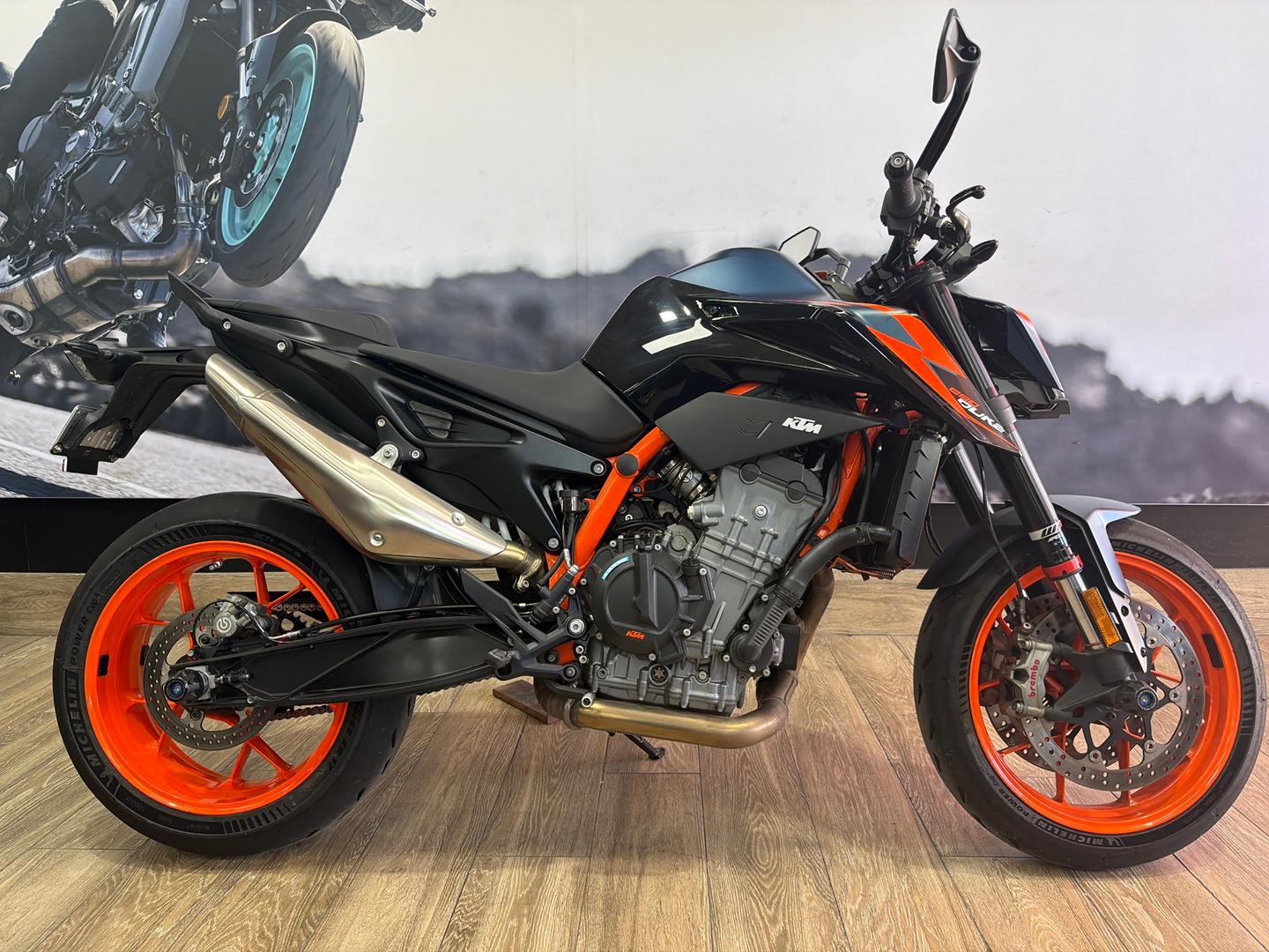 2023 KTM 890 DUKE R ROAD