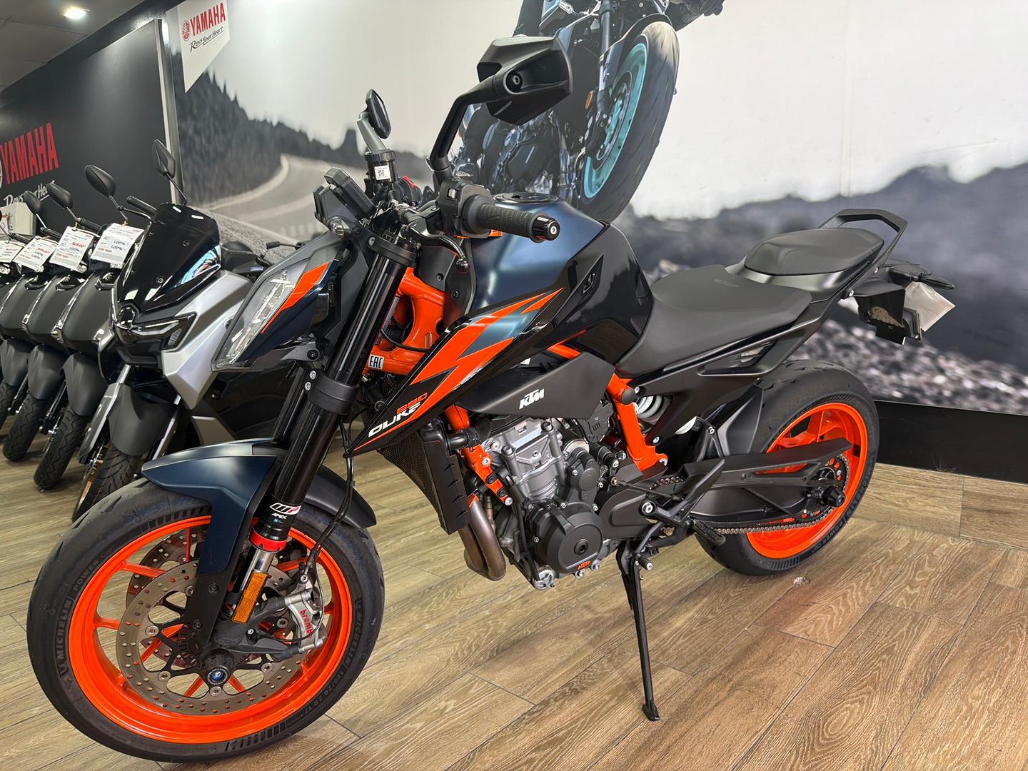 2023 KTM 890 DUKE R ROAD