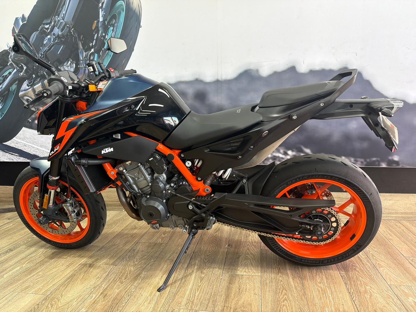 2023 KTM 890 DUKE R ROAD