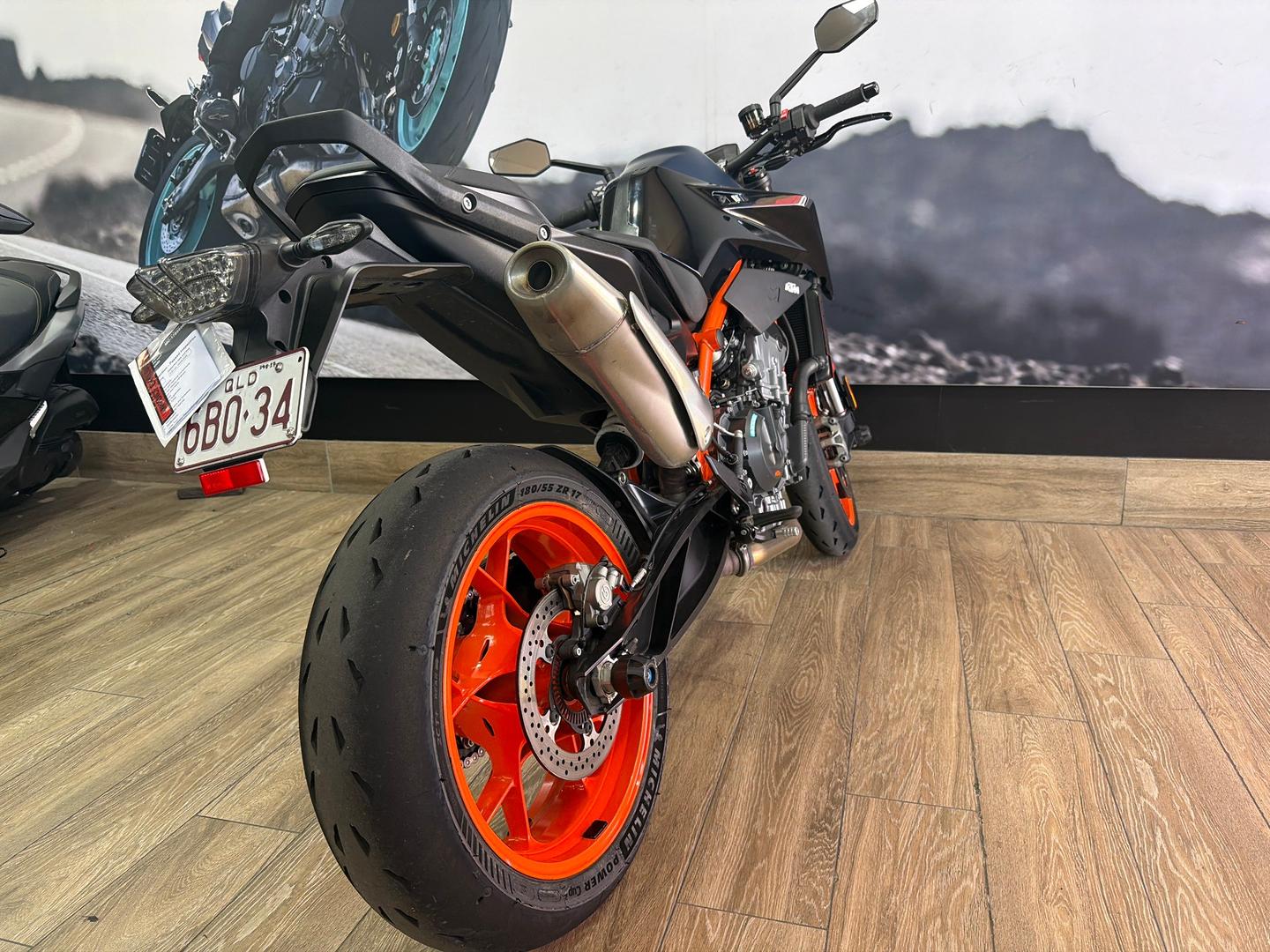 2023 KTM 890 DUKE R ROAD