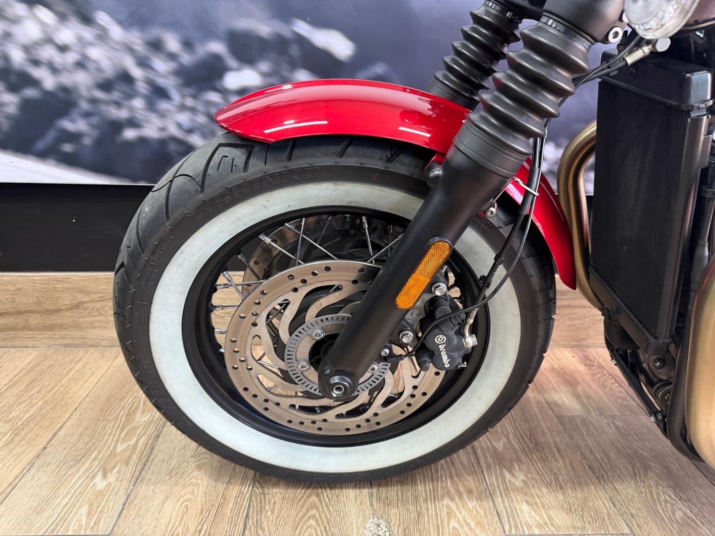 2022 TRIUMPH BONNEVILLE BOBBER GOLDLINE ROAD