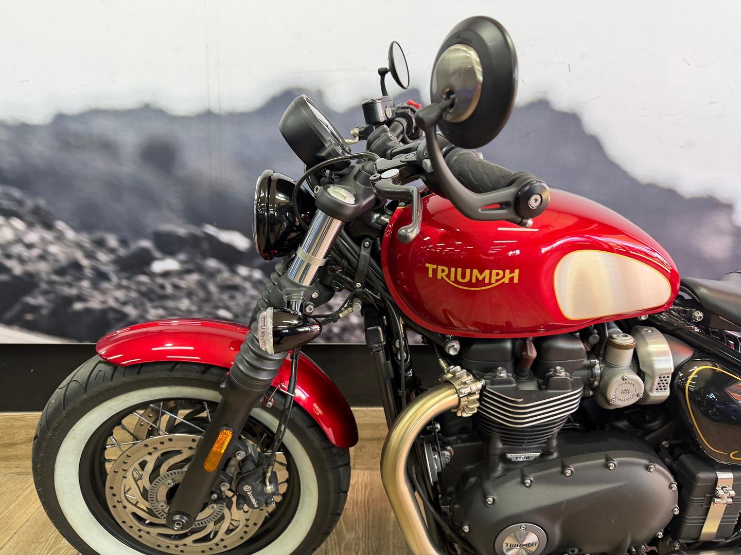 2022 TRIUMPH BONNEVILLE BOBBER GOLDLINE ROAD