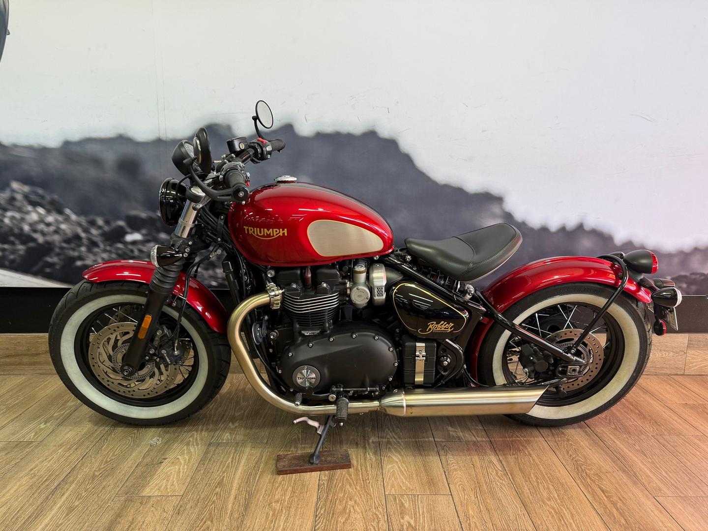 2022 TRIUMPH BONNEVILLE BOBBER GOLDLINE ROAD