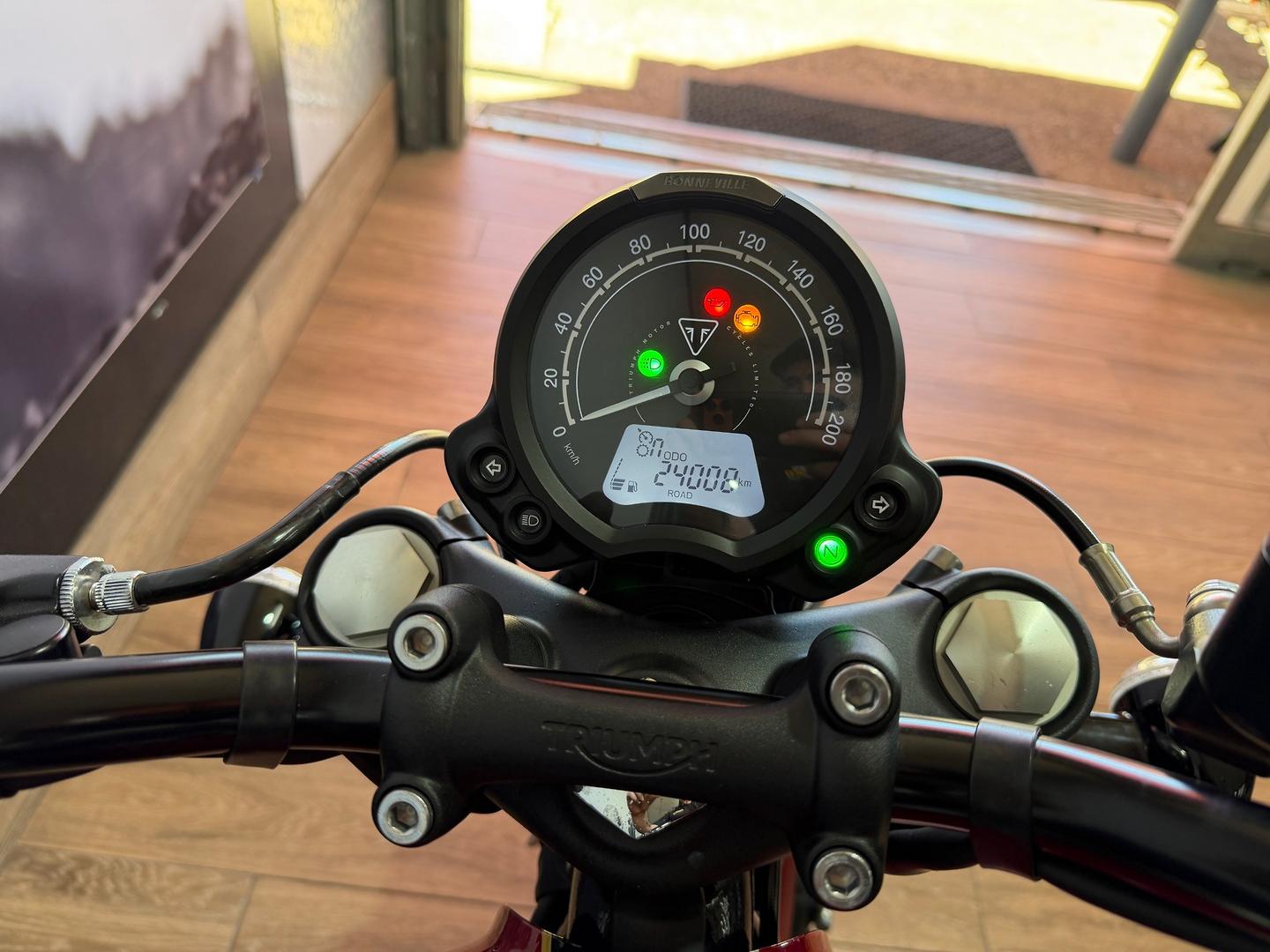 2022 TRIUMPH BONNEVILLE BOBBER GOLDLINE ROAD
