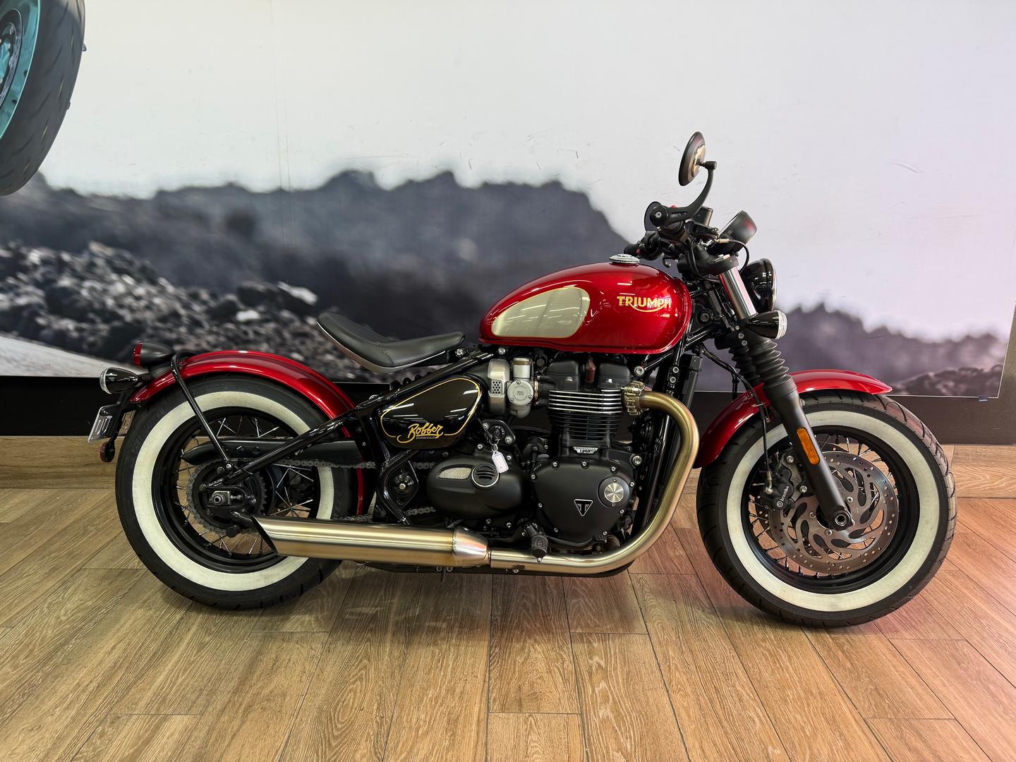 2022 TRIUMPH BONNEVILLE BOBBER GOLDLINE ROAD