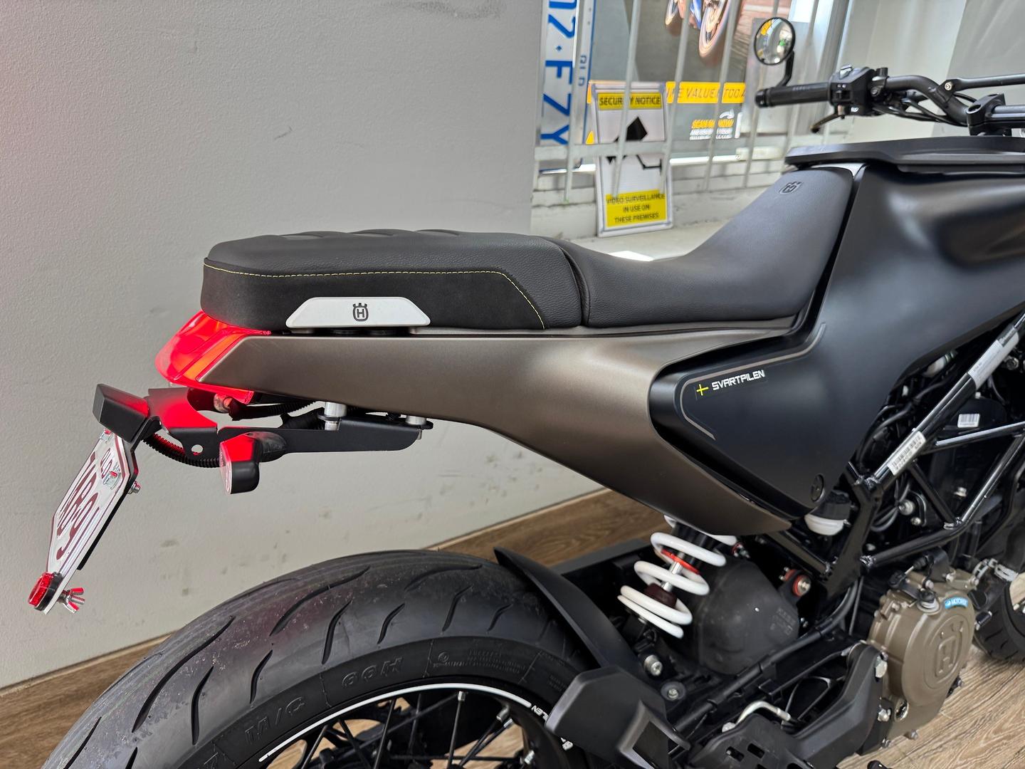 2023 HUSQVARNA SVARTPILEN 401 ROAD