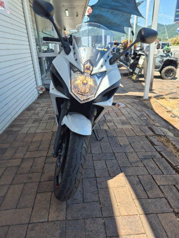 2013 YAMAHA FZ6R ROAD